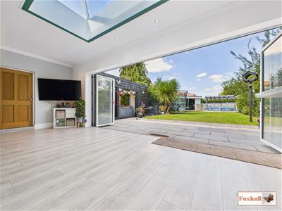 Living / Dining Area